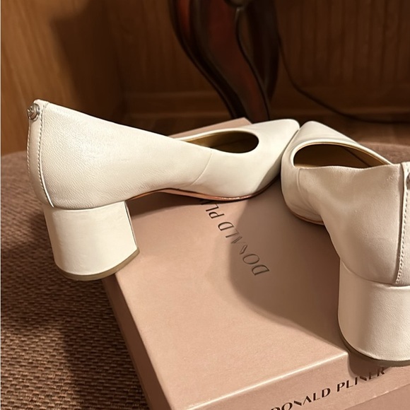 Donald Pliner shoes - Picture 3 of 5